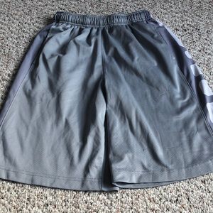Youth gray nike shorts in great condition size large